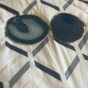 These are plates for ur drinks